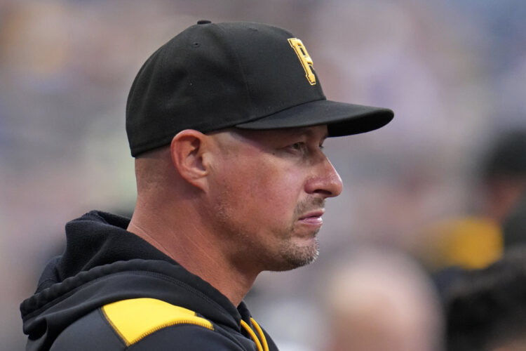 Pirates to keep Don Kelly on as manager